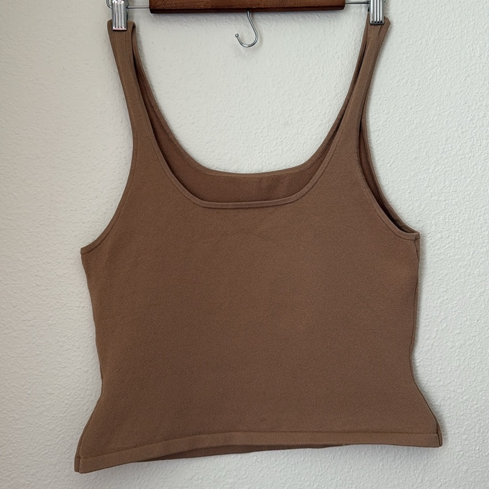 Aritzia Babaton Sculpt Knit Tank Cropped - Picture 5 of 5